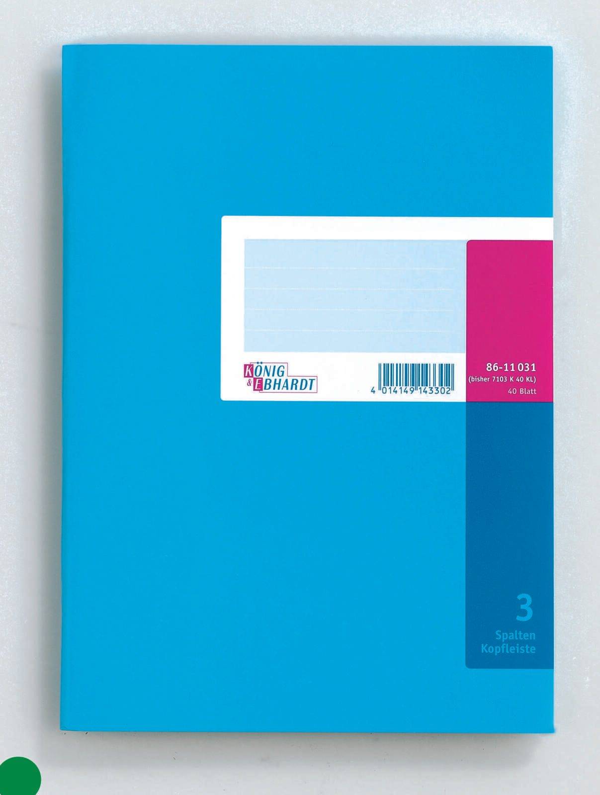 Blaues Notizbuch oder Ordner mit weißem Etikett und rosa-blauem Akzentstreifen, geschlossen auf einer einfachen hellen Oberfläche dargestellt.