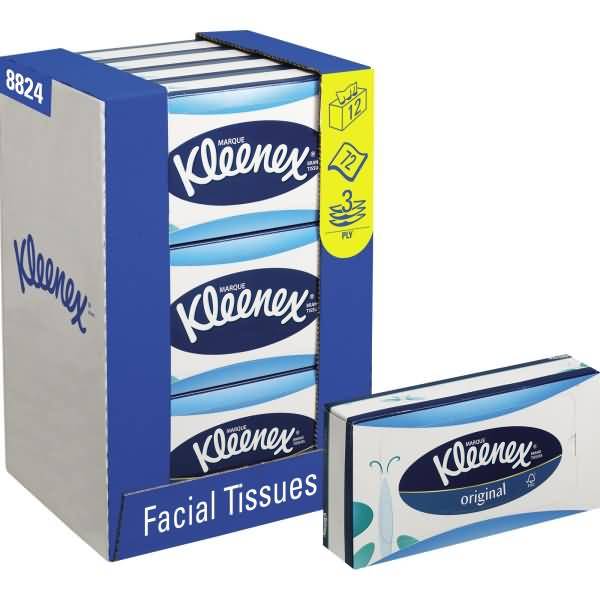 Kleenex-Paket mit Gesichtstüchern mit drei Boxen in einem blauen Displaykarton und einem kleineren Original-Reisepack daneben.