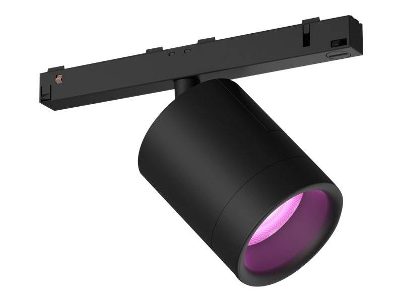Schwarze verstellbare Schienleuchte mit zylindrischem Spotlightkopf, der nach unten geneigt ist, auf weißem Hintergrund mit violett getöntem Linsenglas dargestellt.