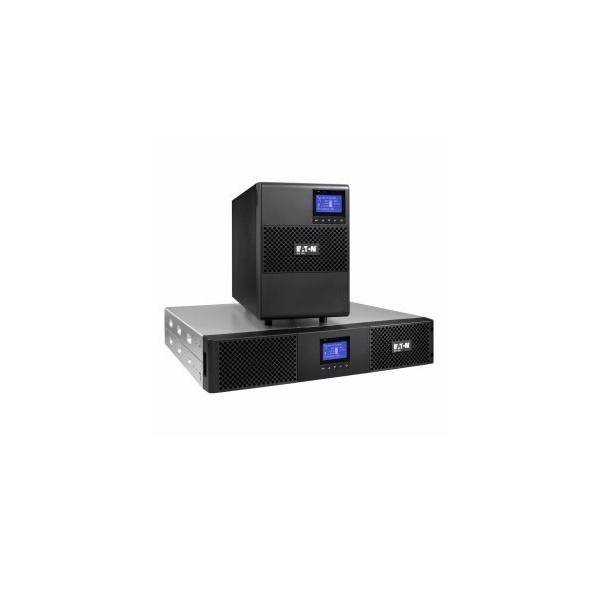 Zwei schwarze USV-Geräte mit digitalen Anzeigen, ein Tower-Modell und ein Rack-mountables Modell, die für Stromschutz und Backup konzipiert sind.