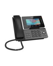 Schwarzes Bürotelefon mit Hörer, Tastenfeld und farbigem Display auf einfachem weißem Hintergrund.