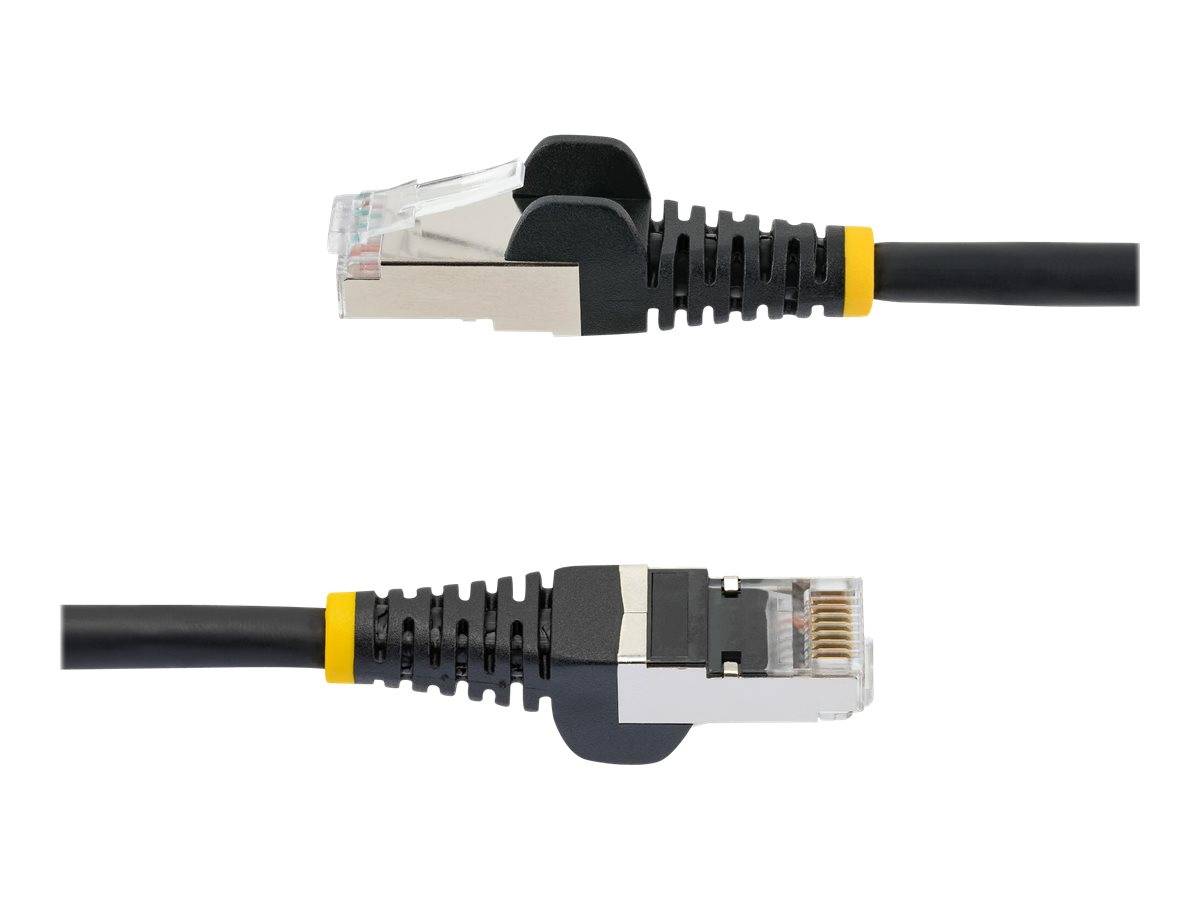 Zwei Ansichten eines Ethernet-Kabels mit RJ45-Steckern, gezeigt auf weißem Hintergrund.