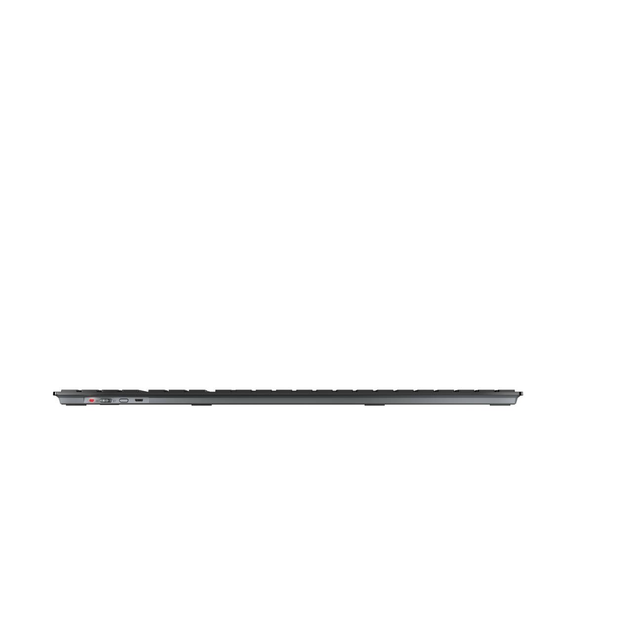 Dünne Seitenansicht eines geschlossenen schwarzen Laptops auf weißem Hintergrund, das sein schlankes Profil zeigt.