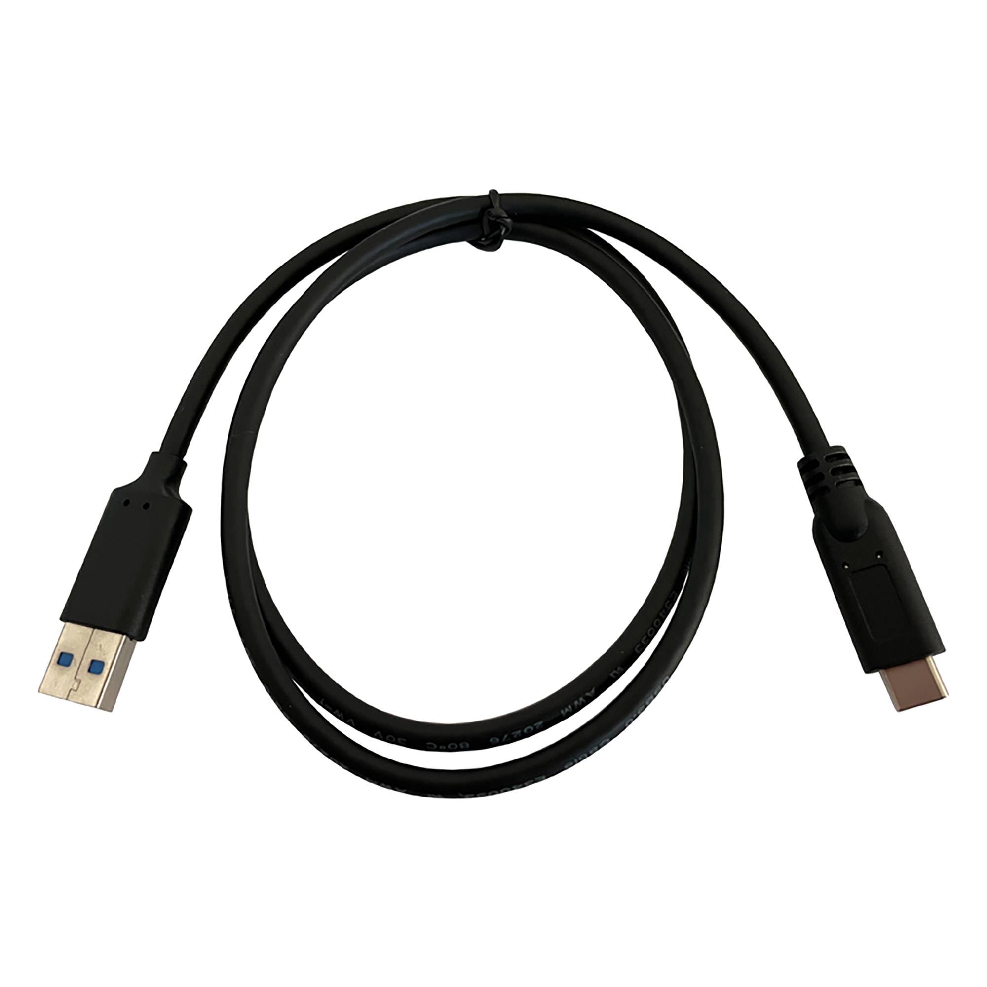 Schwarzes USB-Kabel mit USB-A an einem Ende und USB-C am anderen Ende, aufgerollt auf weißem Hintergrund.