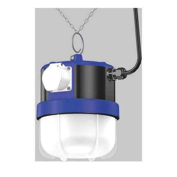 Blaue und schwarze industrielle LED-Arbeitsleuchte mit einem weißen Schutzkorb, die an einer Kette hängt. Die Leuchte ist für Baustellen konzipiert.