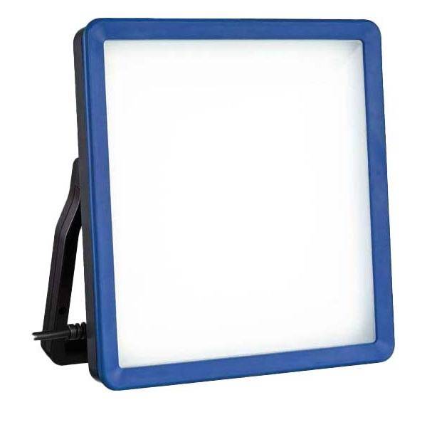 Ein blauer, quadratischer LED-Scheinwerfer mit weißer Frontplatte und verstellbarer Befestigungshalterung.