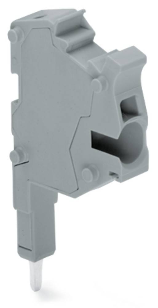 Eine Nahaufnahme einer grauen mechanischen Komponente mit verschiedenen geometrischen Ausschnitten und Vorsprüngen, mit einer markanten kreisförmigen Öffnung.