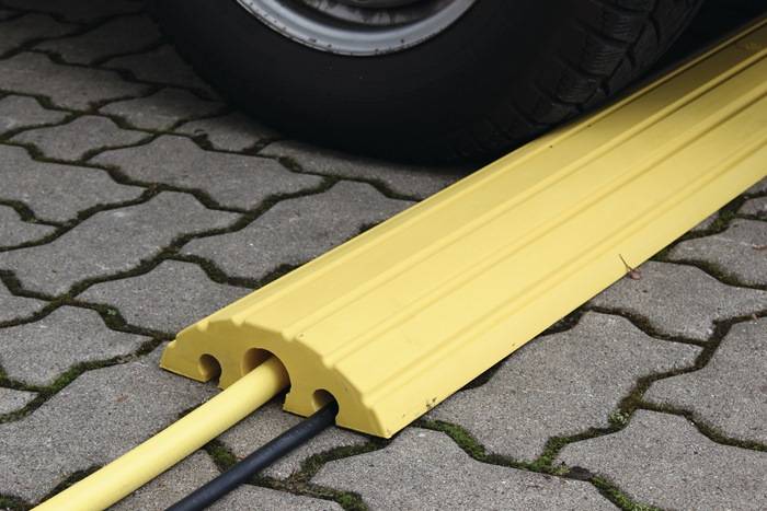 Schlauch- u.Kabelbrücke L1200xB210xH65mm Vollgummi gelb