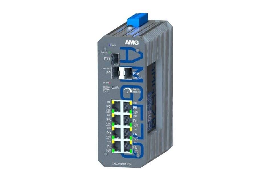 Industrieller AMG-Ethernet-Switch mit mehreren RJ45-Anschlüssen und oben angebrachtem blauem Stecker, gezeigt in einem grauen Metallgehäuse.