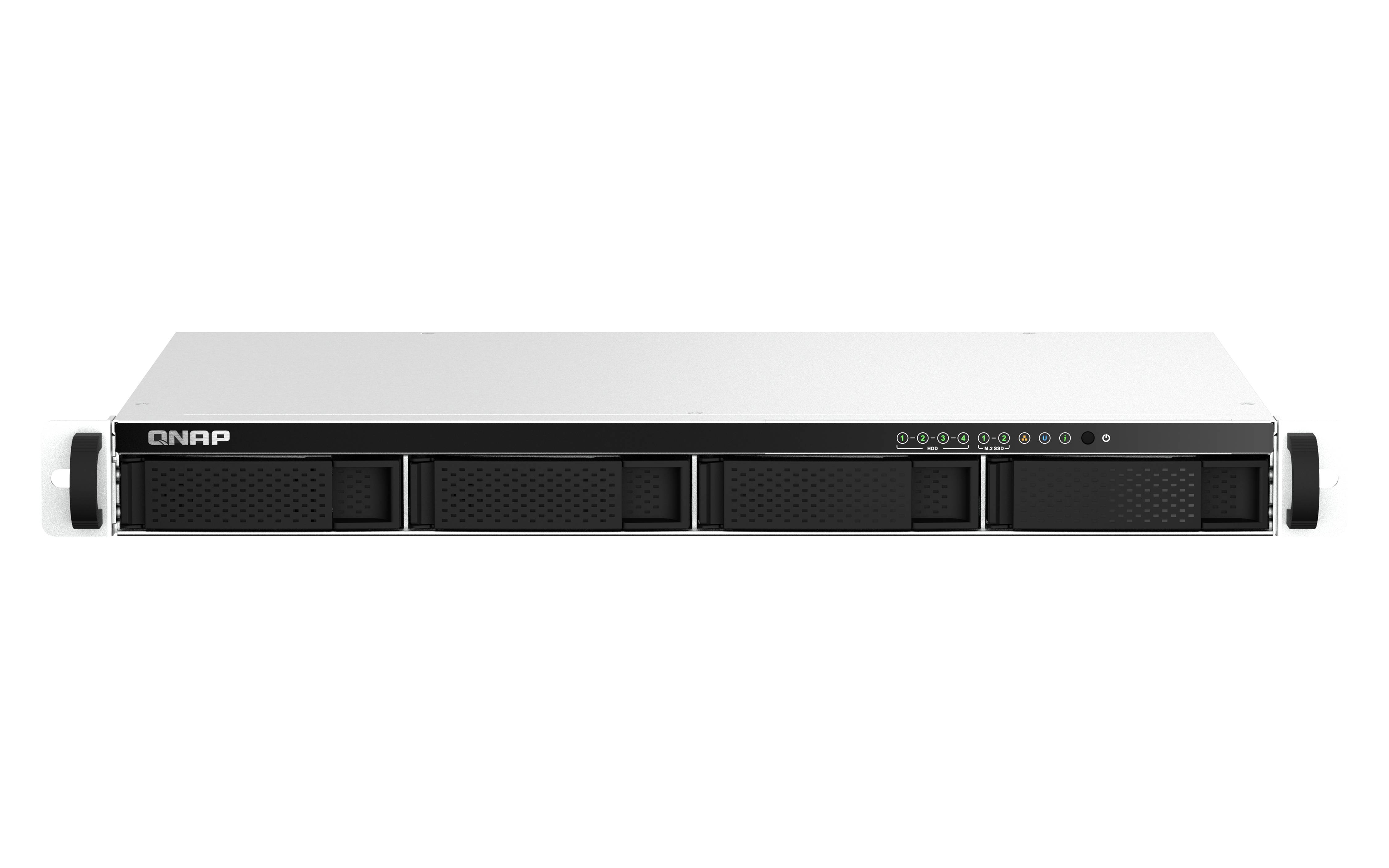 Vorderansicht eines QNAP-Rack-Mount-Servers oder NAS-Geräts mit vier Laufwerkschächten und Statusleuchten auf schwarzem Hintergrund.