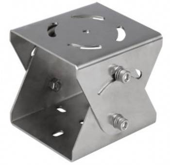 Metallhalterung mit Befestigungslöchern und zwei Schrauben an der Seite. Wird üblicherweise für strukturelle Unterstützung oder Befestigungszwecke verwendet.