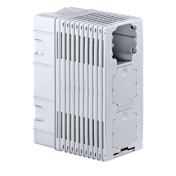 Eine weiße Kunststoff-Modulelektronikgehäuse mit geripptem Design, zwei sichtbaren Öffnungen für Schalter oder Steckdosen, verwendet zur Unterbringung von elektronischen Bauteilen.