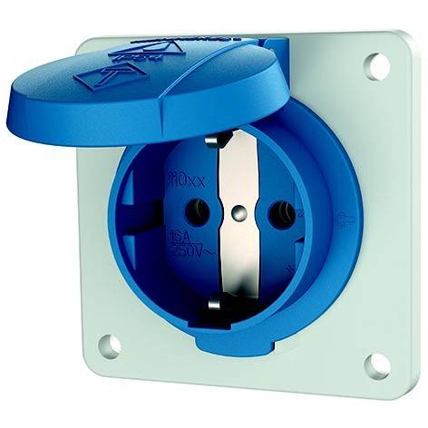 Blaue wandmontierte Industriesteckdose mit schutzklappe zum Hochklappen und vier schraubenlöchern an den ecken.
