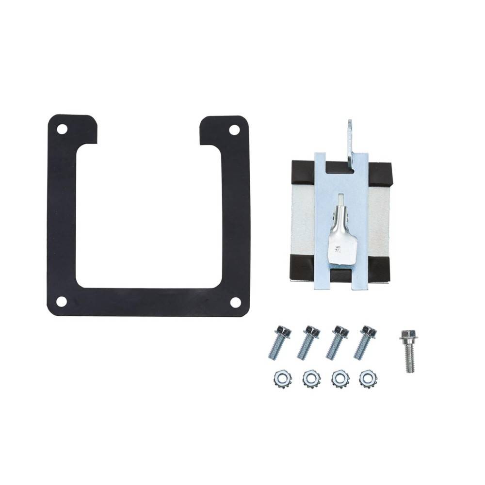 Ein Montageset mit einer schwarzen Halterung, einem metallischen Clip und sechs Schrauben. Wird zum Befestigen von elektronischen Komponenten oder Geräten verwendet.
