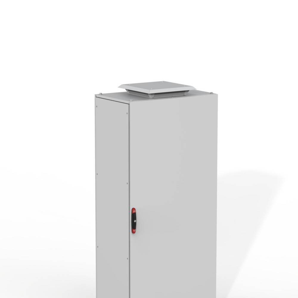 Ein hoher, grauer Metallschrank mit rechteckiger Form, versehen mit einem roten Griff an der Vorderseite, der vor einem schlichten Hintergrund steht.