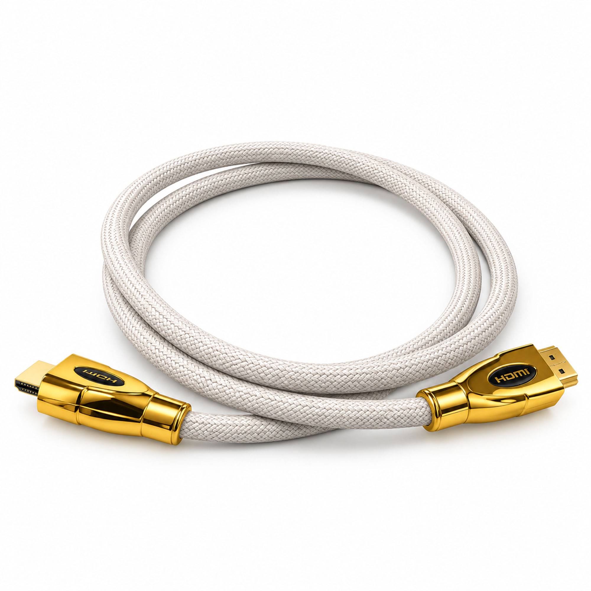 Weißes geflochtenes HDMI-Kabel mit vergoldeten Steckern auf einfachem weißen Hintergrund.