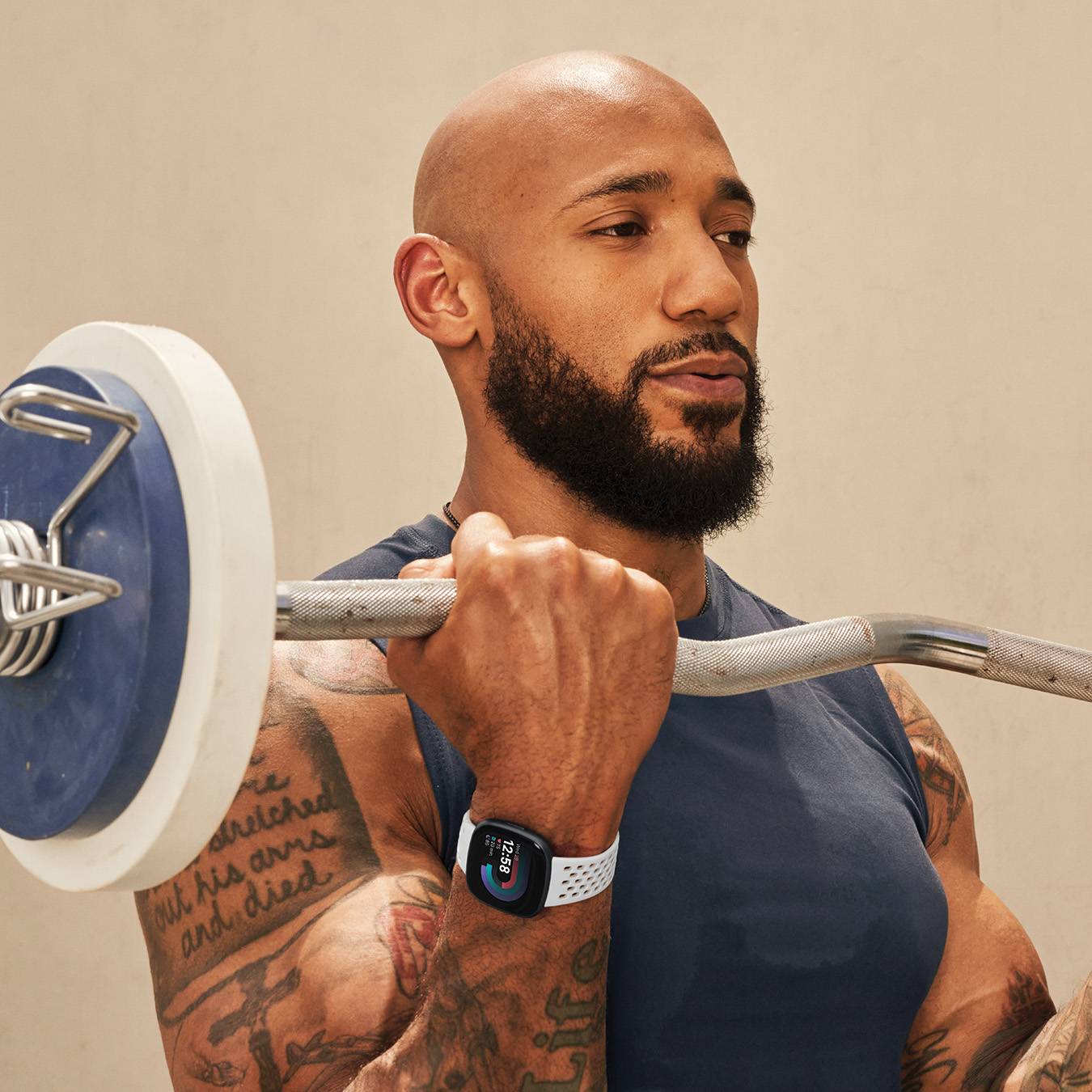 Fitbit Versa 4-schwarz Smartwatch