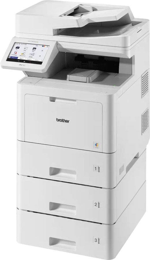 Ein weißer Bürodrucker mit Touchscreen, Papierfach und Brother-Logo, entwickelt zum Drucken, Scannen und Kopieren von Dokumenten.