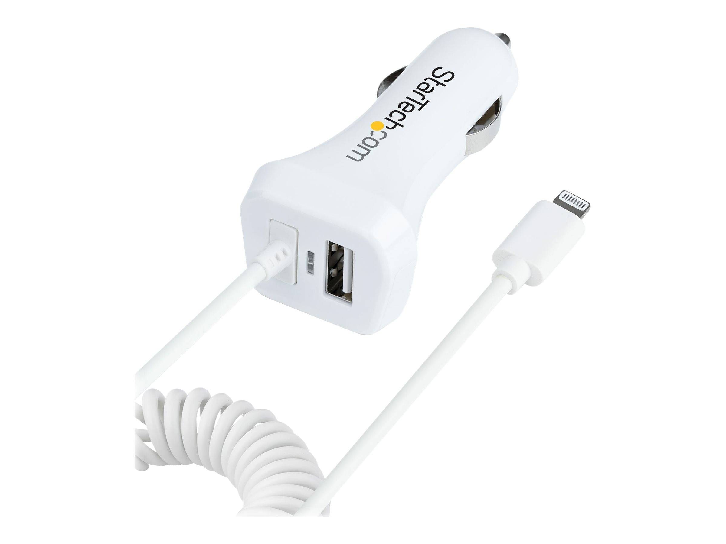 Weißes Autoladegerät mit zwei USB-Anschlüssen und einem aufgewickelten Lightning-Kabel, mit der Marke 'startech.com', auf weißem Hintergrund abgebildet.