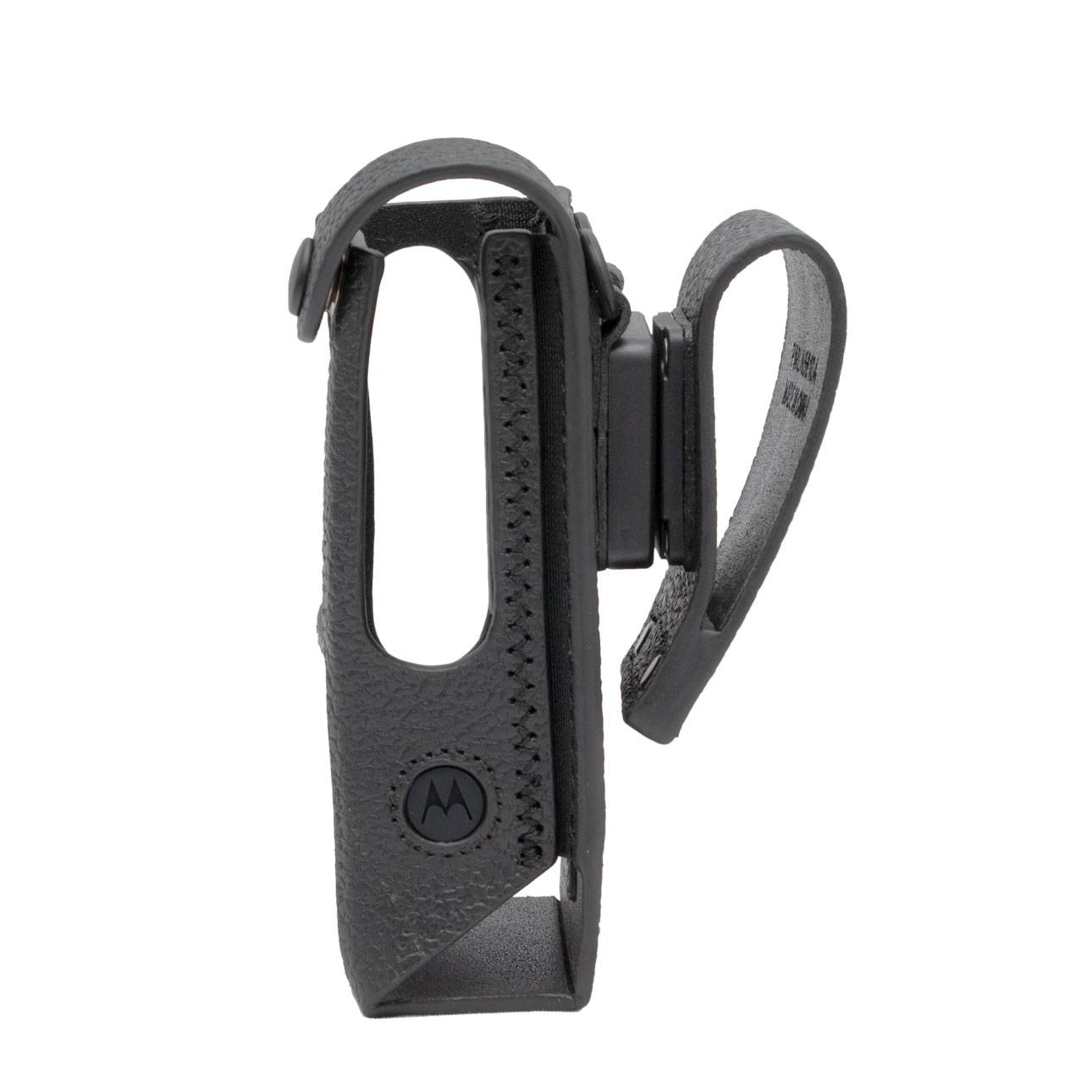 Ein schwarzer Ledergeräteholder mit ausgeschnittenem Design, gekennzeichnet mit einem kreisförmigen Emblem, konzipiert zum sicheren Transport eines tragbaren Geräts.