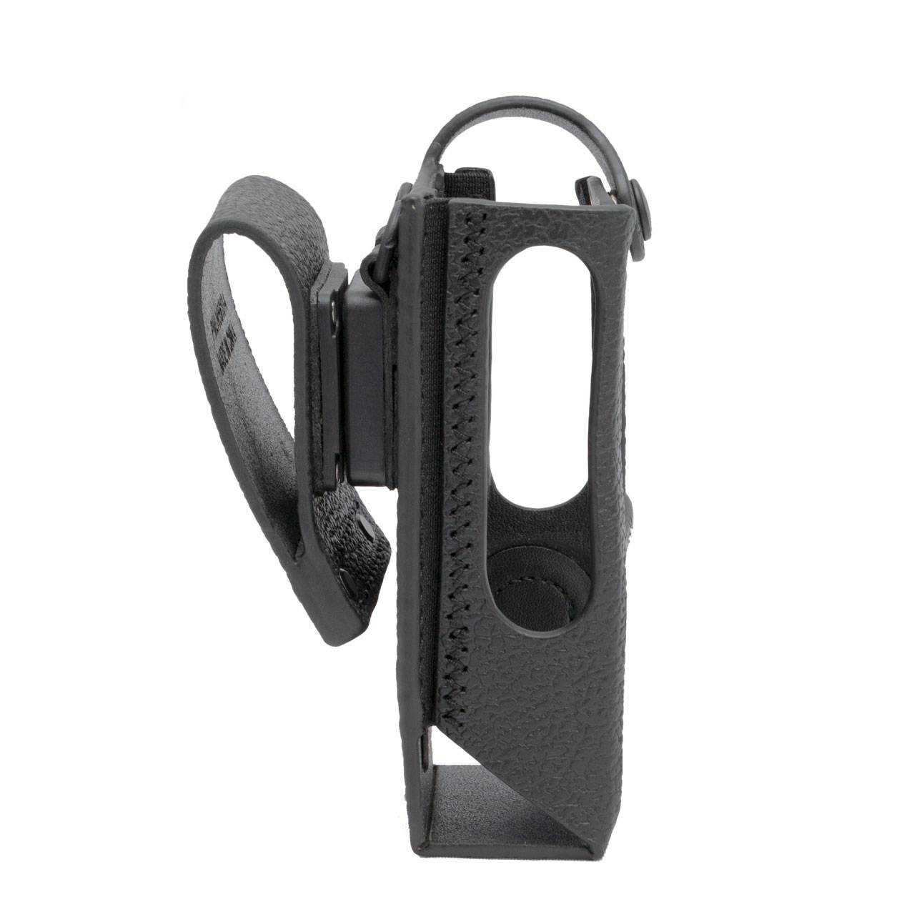 Ein schwarzes Lederholster mit Gürtelschlaufe für ein tragbares Gerät, mit einer Befestigungsklammer und Aussparungen für Tasten und Verschlüsse.