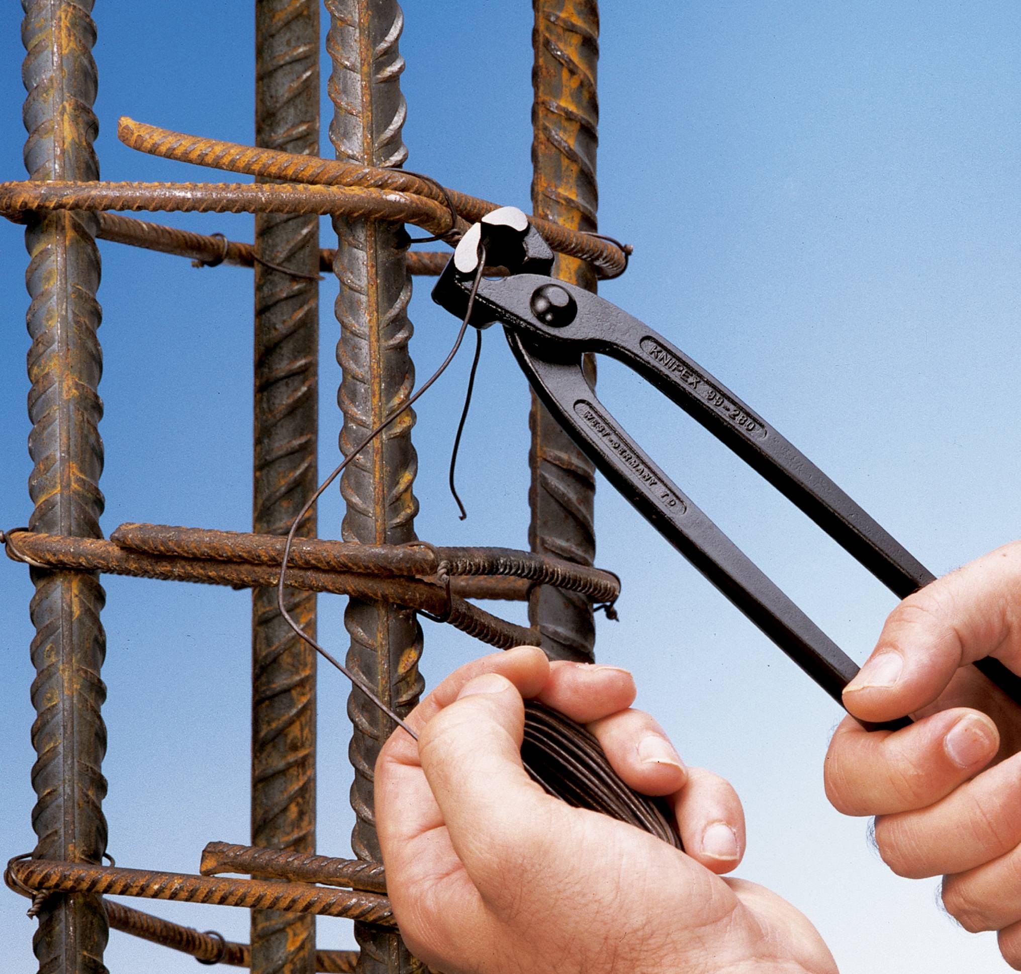 KNIPEX 99 00 200 SB Monierzange (Rabitz- oder Flechterzange) schwarz atramentiert 200 mm