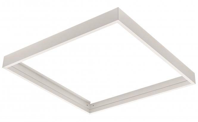 Quadratische, bündig in der Decke eingebaute Leuchte mit weißem Rahmen und Streulichtscheibe, von unten auf neutralem Hintergrund gezeigt.