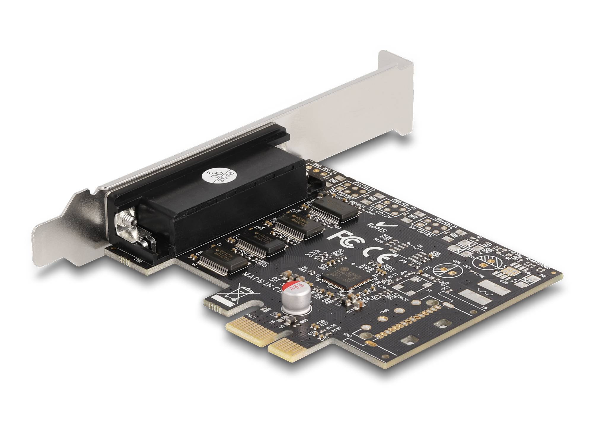 PCIe-Erweiterungskarte mit einer hinteren Metallhalterung und einem integrierten schwarzen Steckermodul, isoliert auf weißem Hintergrund dargestellt.