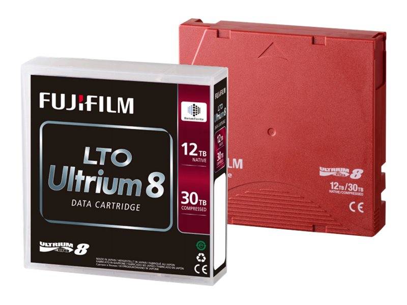 Fujifilm LTO Ultrium 8 Datenkassette Box und rote Bandkassette, gekennzeichnet mit 12 TB unkomprimiert und 30 TB komprimiert.