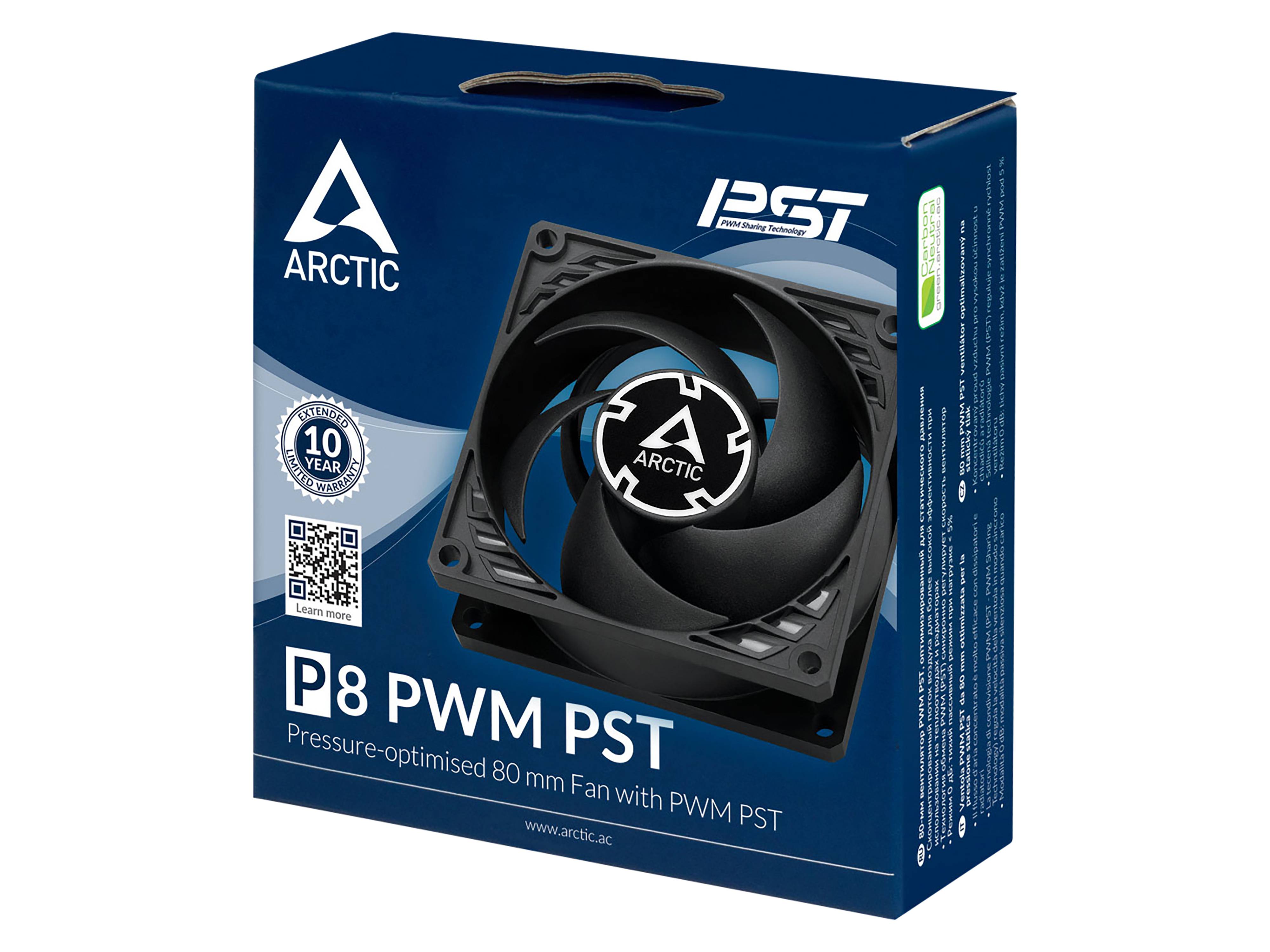 Eine Schachtel mit der Aufschrift 'Arctic P8 PWM PST' zeigt einen schwarzen Computerventilator mit druckoptimiertem 80-mm-Design und einem Logo einer 10-Jahres-Garantie.