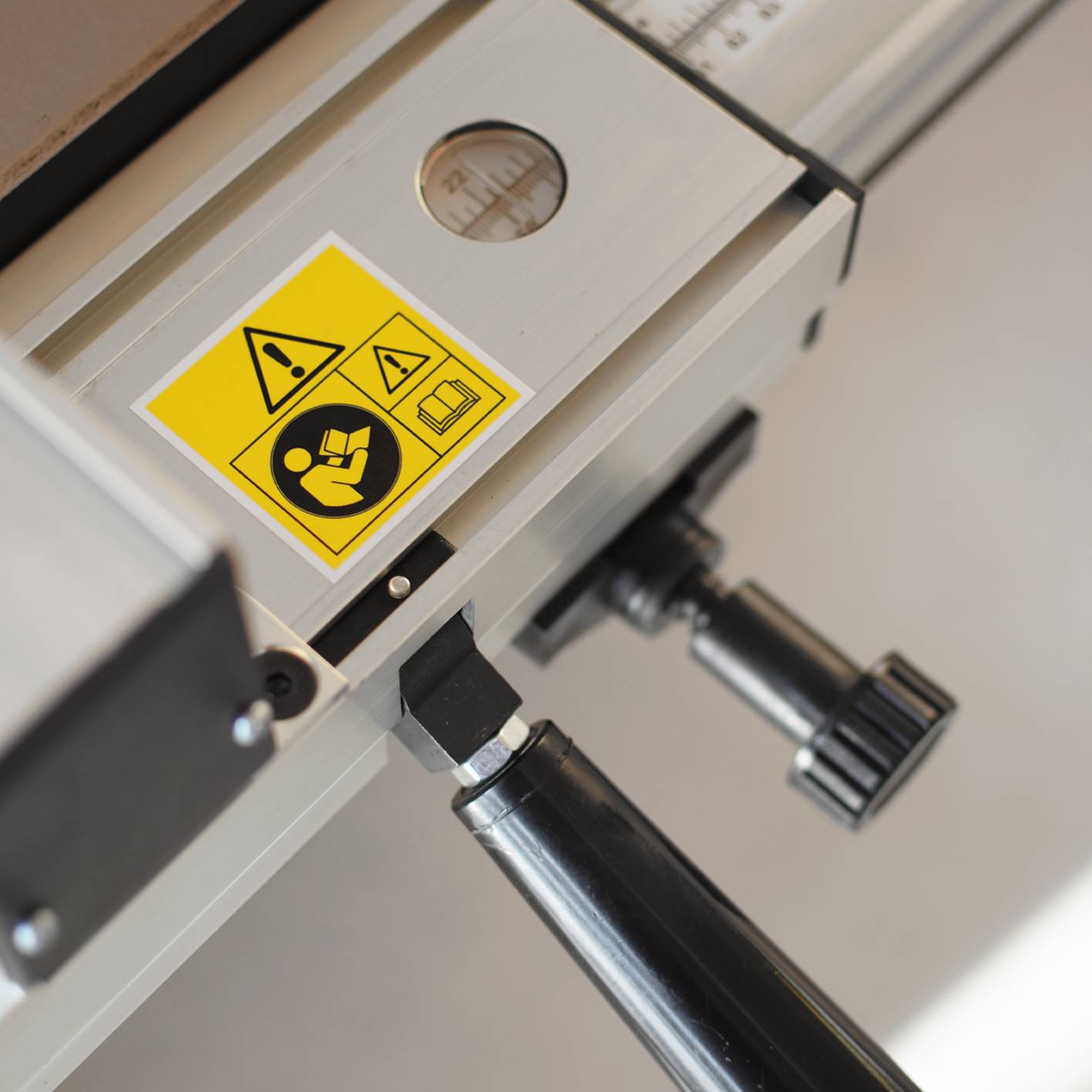 BAMATO Formatkreissäge BFKS-2000 inkl. XXL-Lieferumfang und serienmäßiger Vorritzeinheit