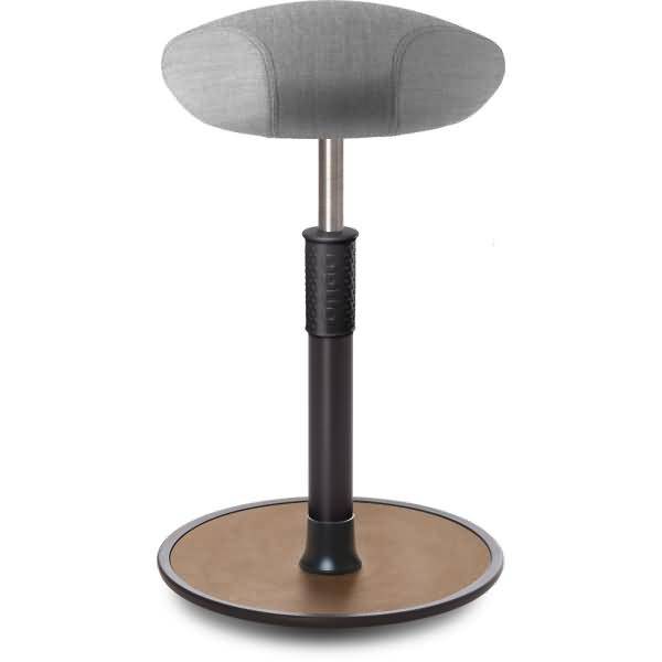 Sitz- Stehhocker Free Tall Triangel kvadrat Remix Hellgrau schwarz /Natur