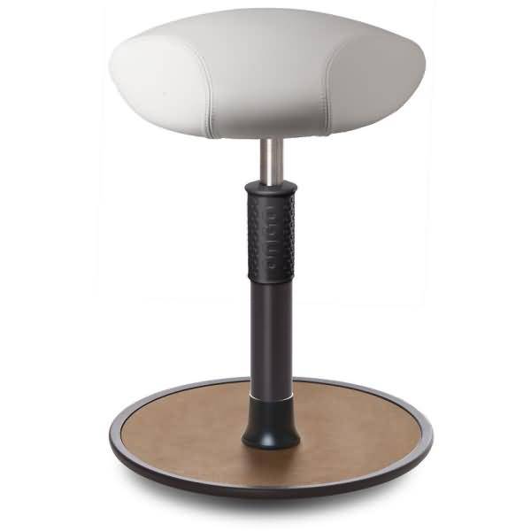 Sitz- Stehhocker Free Regular Triangel Boxmark Leder Weiß schwarz /Natur