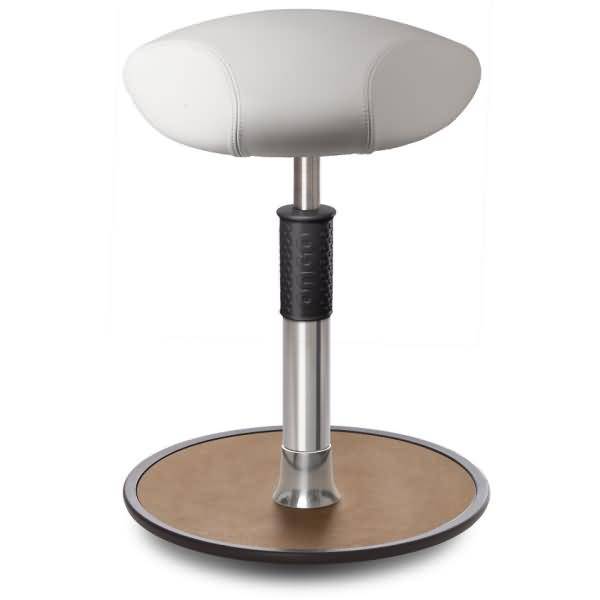 Sitz- Stehhocker Free Regular Triangel Boxmark Leder Weiß Chrom /Natur