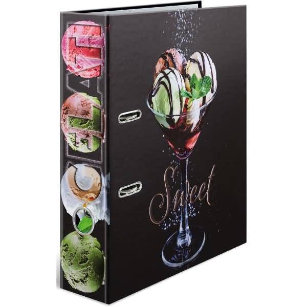 Schwarzer Rezeptordner mit einer Dessert-Martini-Grafik und dem Wort „Sweet" auf dem Umschlag; vier Muster-Dessertbilder erscheinen auf dem Rücken.