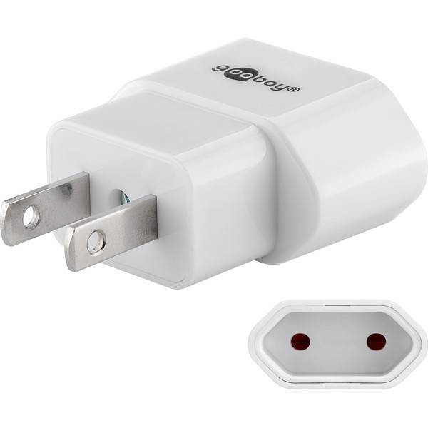 Weißer Goobay-Steckeradapter mit zwei flachen Stiften und einer entsprechenden Steckdose mit zwei Löchern, unten auf einem einfachen Hintergrund dargestellt.