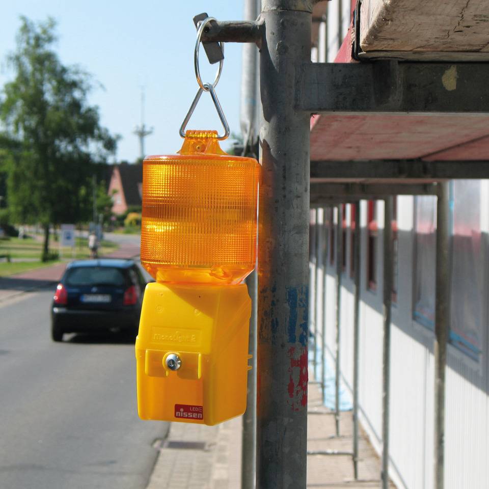 Rundumwarnleuchte MonoLight LED WL 8, mit Masthalter, gelb, 0,6kg, 130x110x280mm