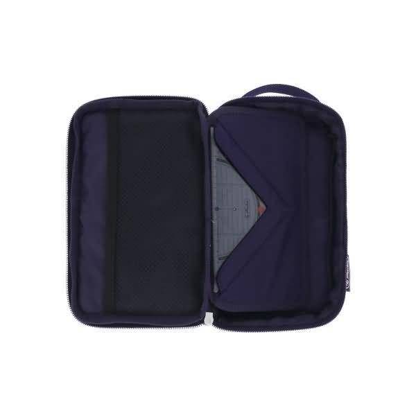 Offene marineblaue Reißverschlusstasche mit Netztasche und Trennwand, in der ein teilweise sichtbares Dokument oder Tablet zu sehen ist