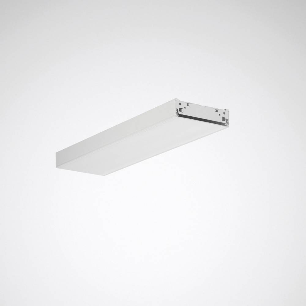 Eine rechteckige, minimalistische weiße Leuchte ist an einer schlichten weißen Decke montiert und wirft ein sanftes Licht nach unten.