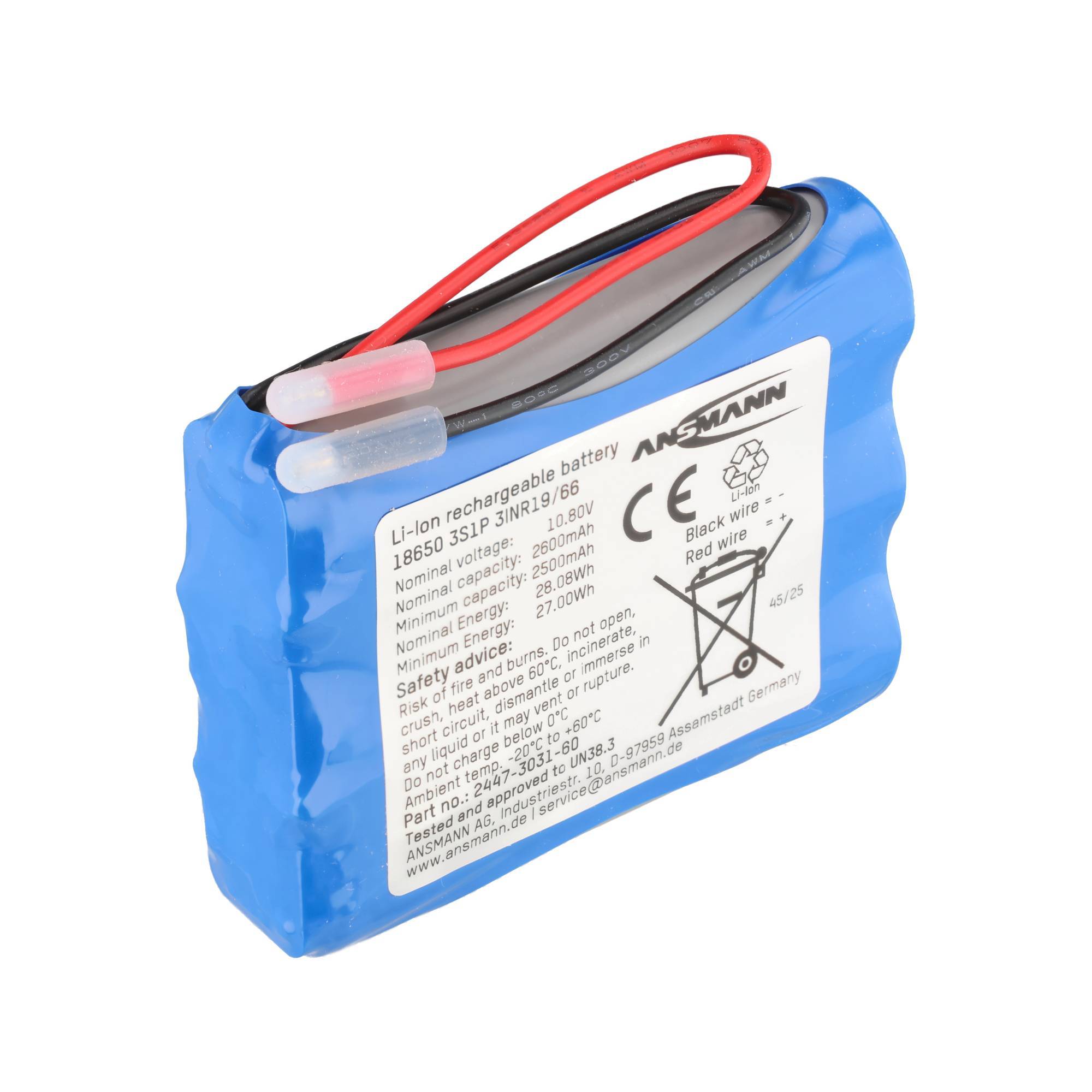 Blau eingeschrumpftes wiederaufladbares Lithium-Ionen-Akku-Pack mit roten und schwarzen Kabeln und einem Produktetikett auf weißem Hintergrund.