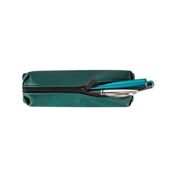 Grünes Federmäppchen mit Reißverschluss mit einem Türkis-Stift und einem Silberstift, die teilweise herausstecken