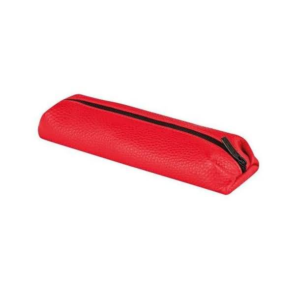 Roter Federmäppchen mit Reißverschluss auf weißem Hintergrund.