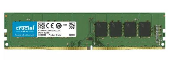 Grünes Crucial-Desktop-RAM-Modul mit weißem Etikett und schwarzen Speicherchips auf einer Leiterplatte.