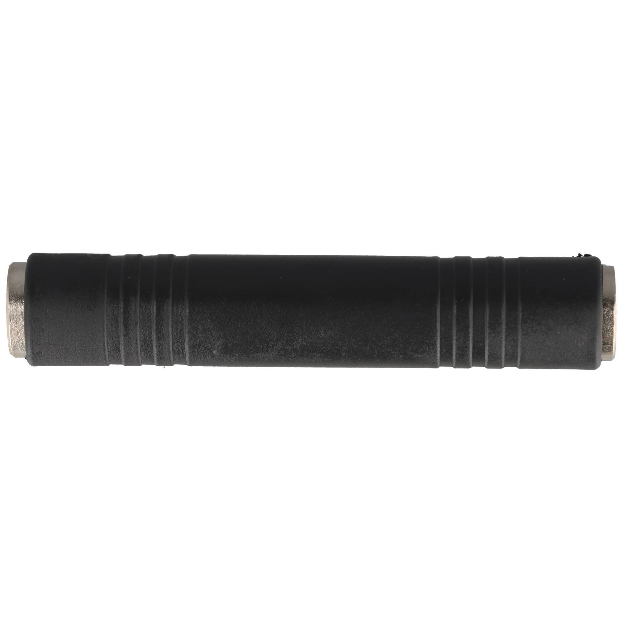 Schwarze zylindrische Taschenlampen-Batterie mit Metallkontakten an beiden Enden, gezeigt auf weißem Hintergrund.