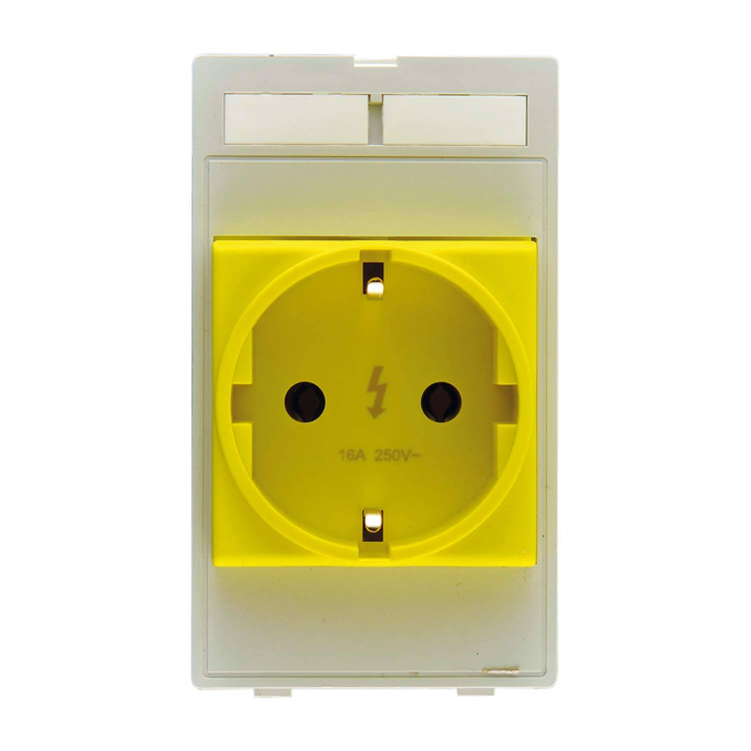 Eine gelbe Elektrosteckdose mit einem Blitzsymbol, das eine Hochspannungsverbindung anzeigt, montiert auf einem weißen Schaltschrank.
