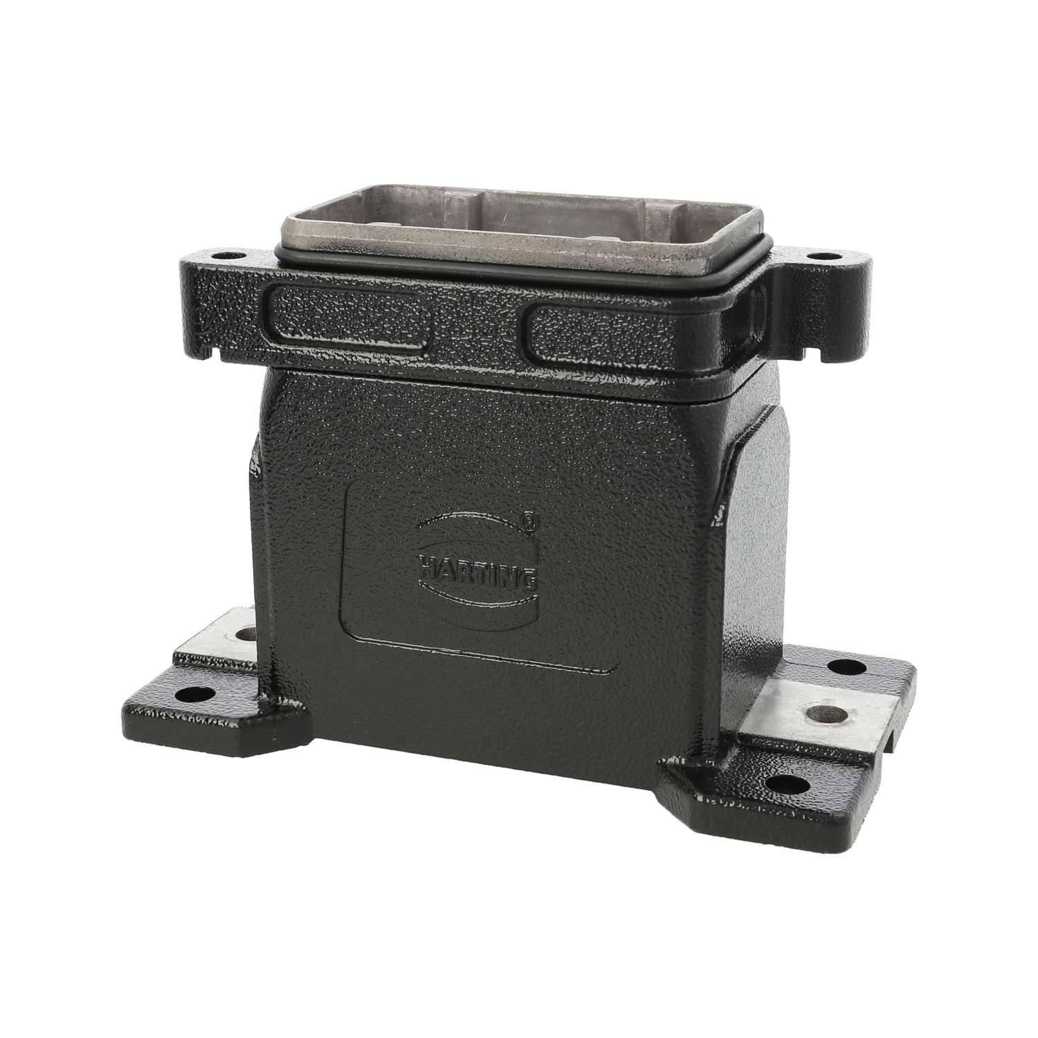 Ein industrielles Metallverbindungsgehäuse, rechteckig, schwarz mit vier Befestigungslöchern und geprägtem Logo, verwendet für elektrische Verbindungen.