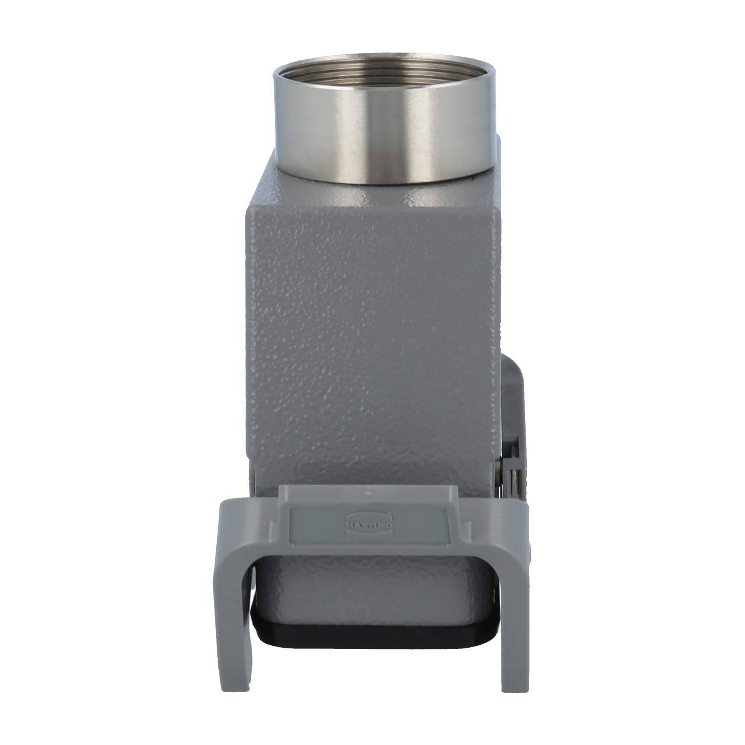 Ein Nahaufnahmebild eines vergoldeten elektronischen Steckerstifts mit zylindrischem Design, das komplexe Oberflächendetails und metallischen Glanz zeigt.