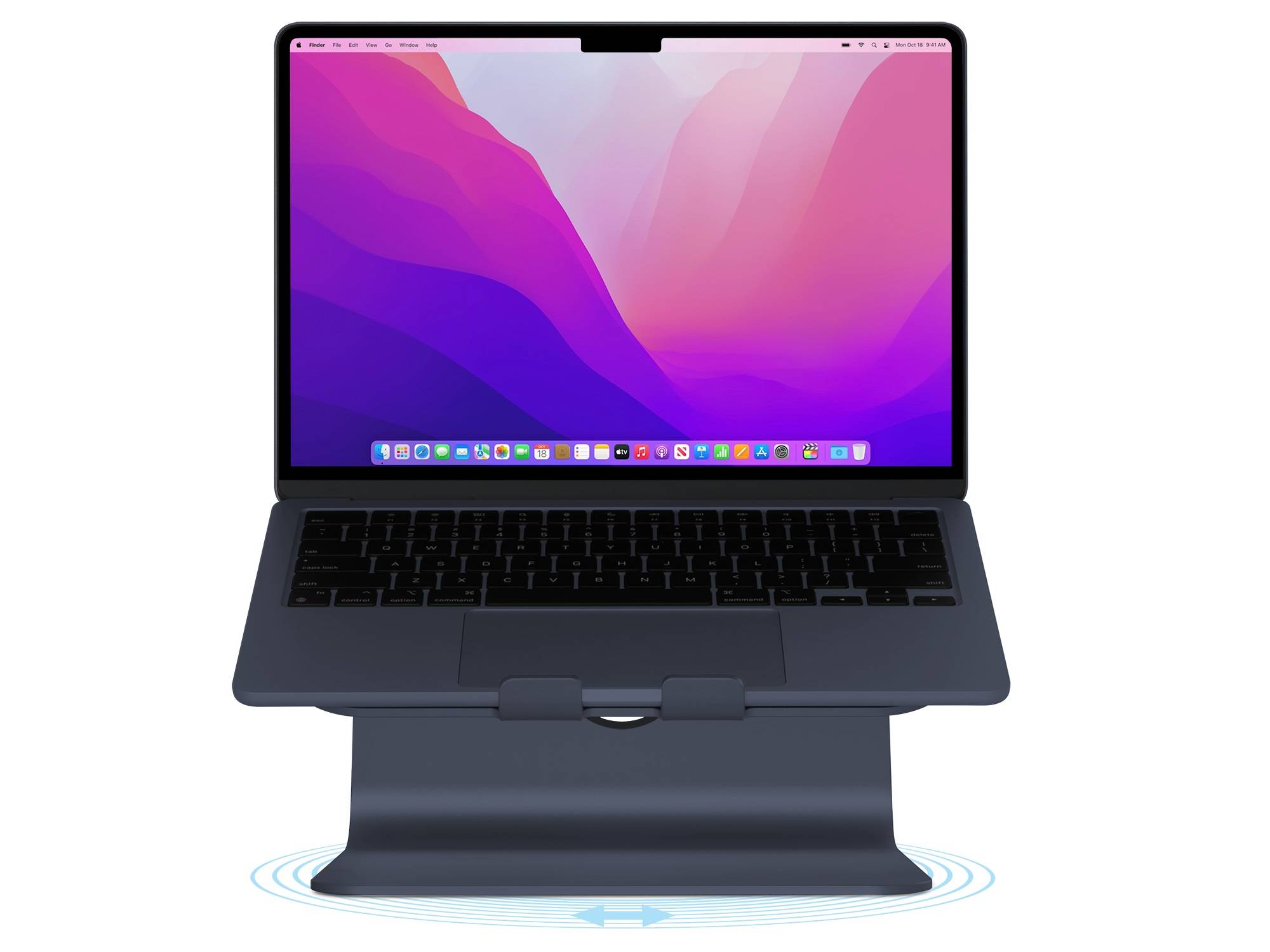 Ein Laptop auf einem Ständer mit geöffnetem Bildschirm, der einen farbenfrohen Desktop-Hintergrund und Dock anzeigt, zentriert auf weißem Hintergrund.