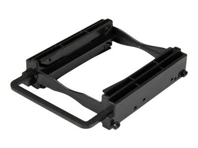 Eine schwarze Kunststoff-Festplattenmontagehalterung mit Schlitzen zur Befestigung einer Festplatte, die für die Installation von Computerhardware konzipiert ist.