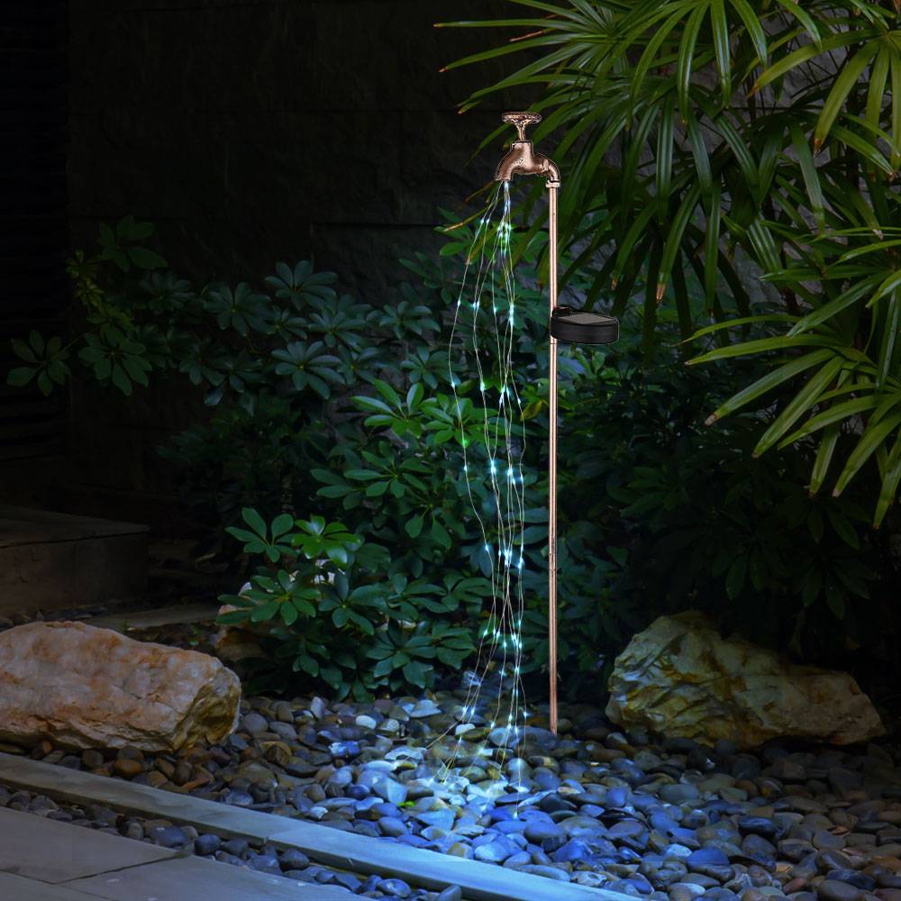 Solar Wasserhahn Deko Garten Wasserhahn mit Licht Außen Solar Gartenstecker für Außen, Feuereffekt, Metall gold, 60x LED warmweiß, LxBxH 11x6x80